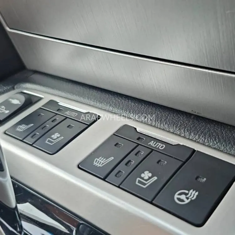 Toyota Land Cruiser 2017 for Sale in Dubai Image-26