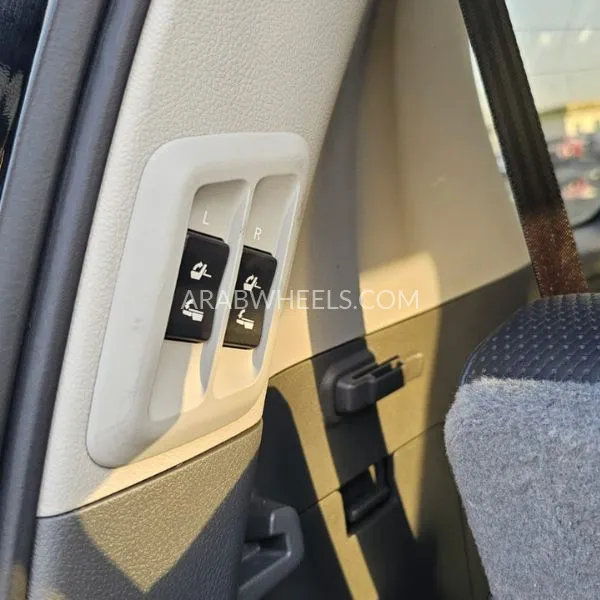 Toyota Land Cruiser Prado 2013 for Sale in Dubai Image-24