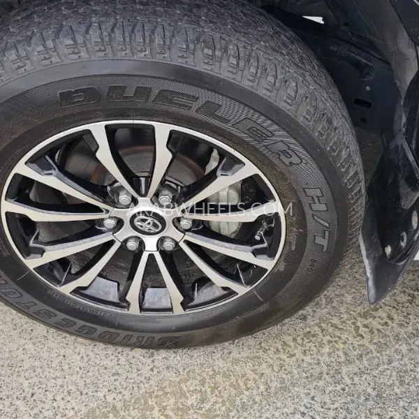 Toyota Land Cruiser Prado 2019 for Sale in Dubai Image-8