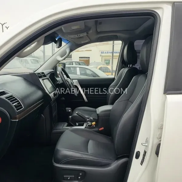 Toyota Land Cruiser Prado 2019 for Sale in Dubai Image-21