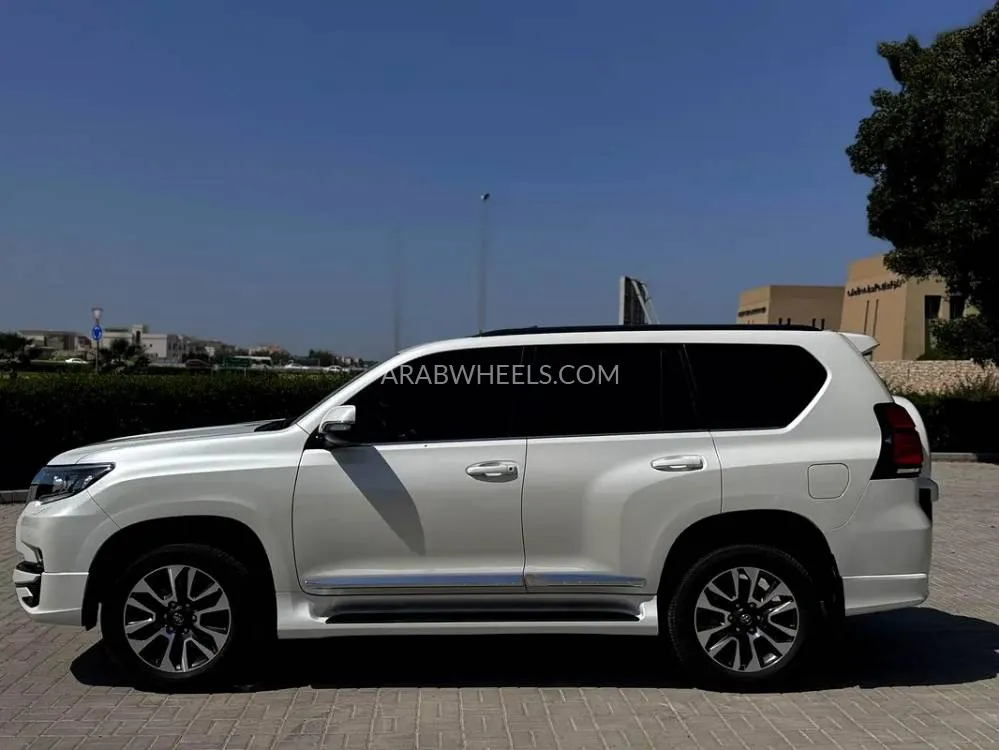 Toyota Land Cruiser Prado 2023 for Sale in Sharjah Image-6