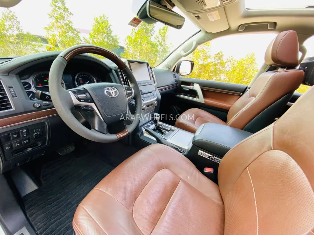 Toyota Land Cruiser 2018 for Sale in Ajman Image-9