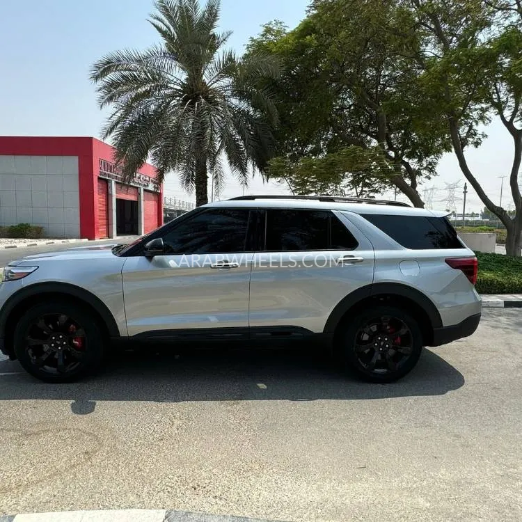 Ford Explorer 2022 for Sale in Dubai Image-2