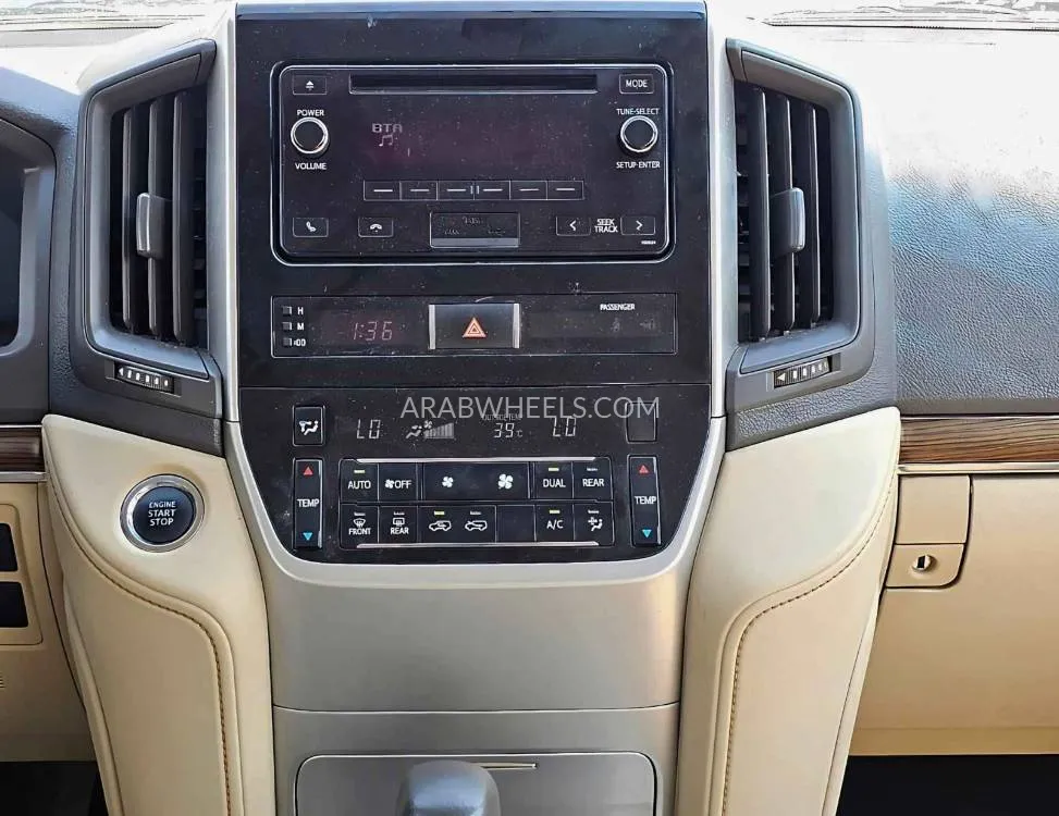 تويوتا لاند كروزر 2019 for Sale in دبي Image-8