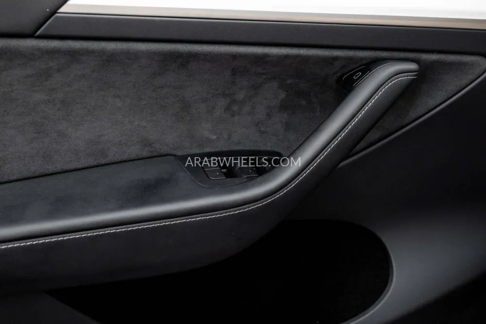 Tesla Model Y 2022 for Sale in Dubai Image-12