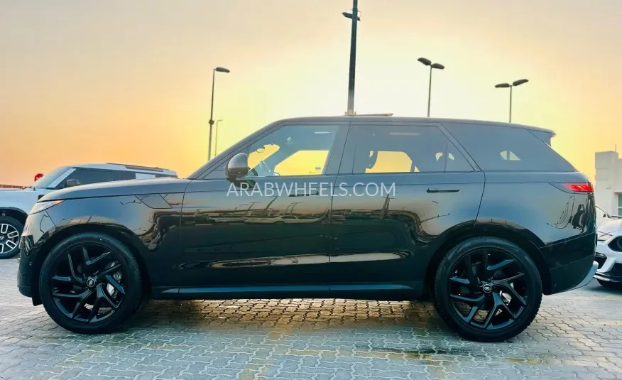 Land Rover Range Rover 2023 for Sale in Sharjah Image-4