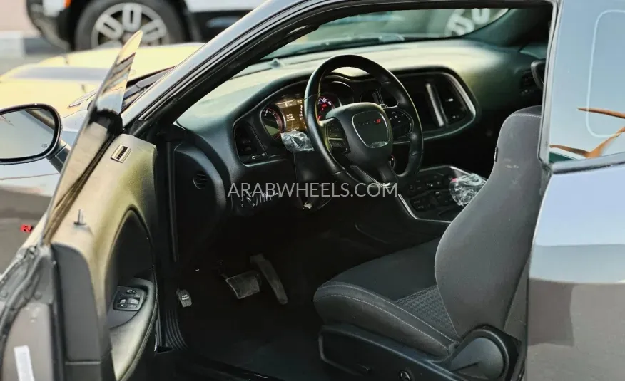دودج تشالينجر 2019 for Sale in الشارقة Image-9