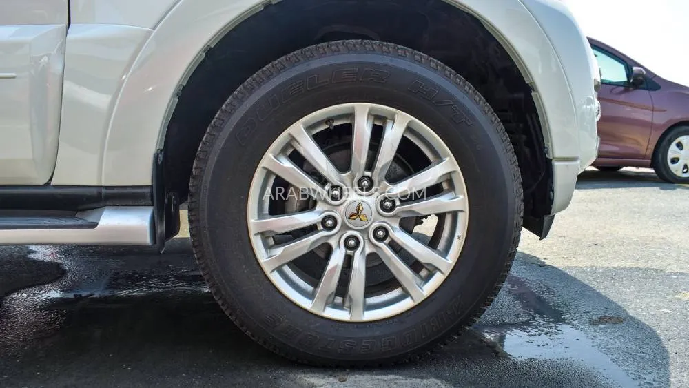 ميتسوبيشي باجيرو 2018 for Sale in الشارقة Image-7