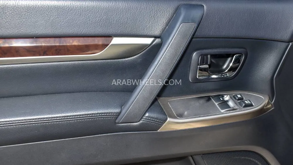 ميتسوبيشي باجيرو 2018 for Sale in الشارقة Image-17