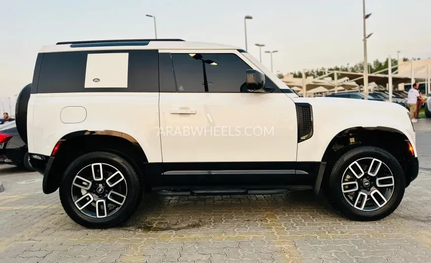 لاند روفر ديفندر 2023 for Sale in الشارقة Image-5