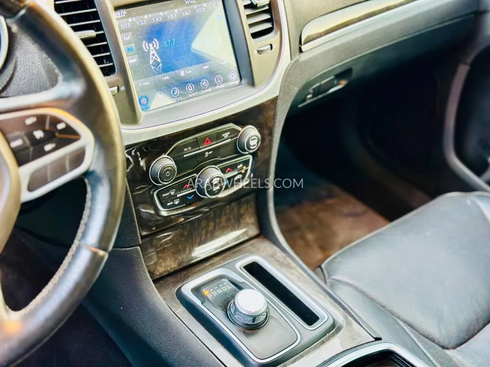 Chrysler 300 2018 for Sale in Sharjah Image-10