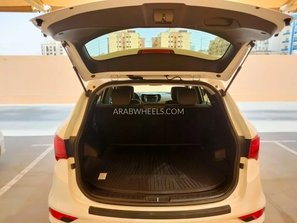 هيونداي سانتا في 2018 for Sale in الشارقة Image-11