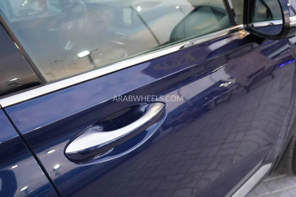 Hyundai Santa Fe 2023 for Sale in Ajman Image-4