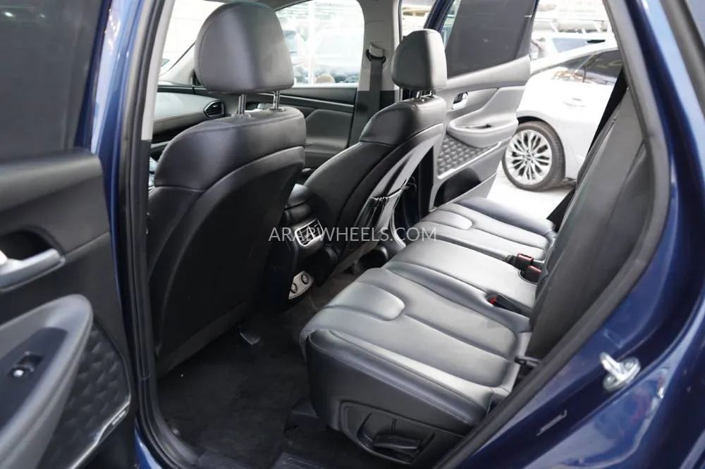Hyundai Santa Fe 2023 for Sale in Ajman Image-19