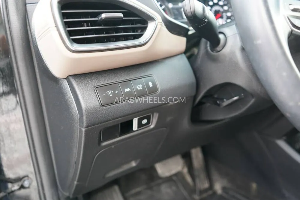 Hyundai Santa Fe 2023 for Sale in Ajman Image-7