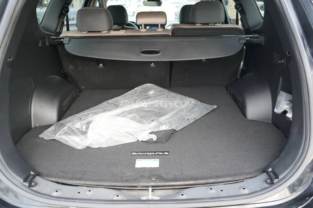 Hyundai Santa Fe 2023 for Sale in Ajman Image-19
