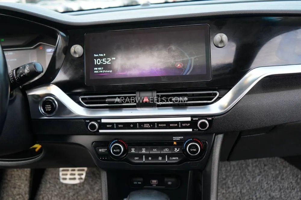 Kia Niro 2020 for Sale in Ajman Image-12