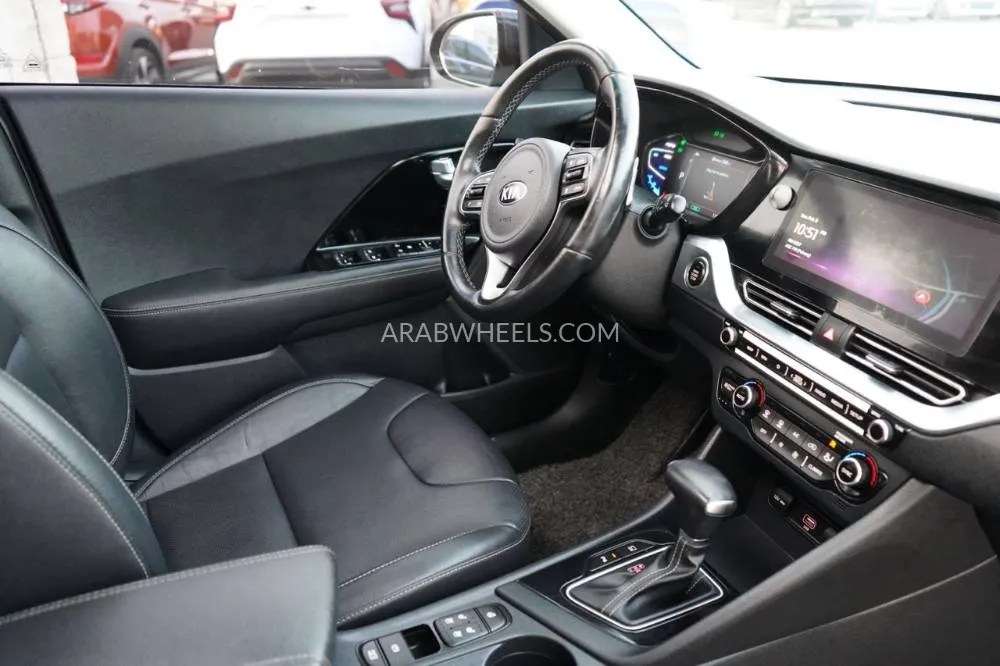 Kia Niro 2020 for Sale in Ajman Image-13