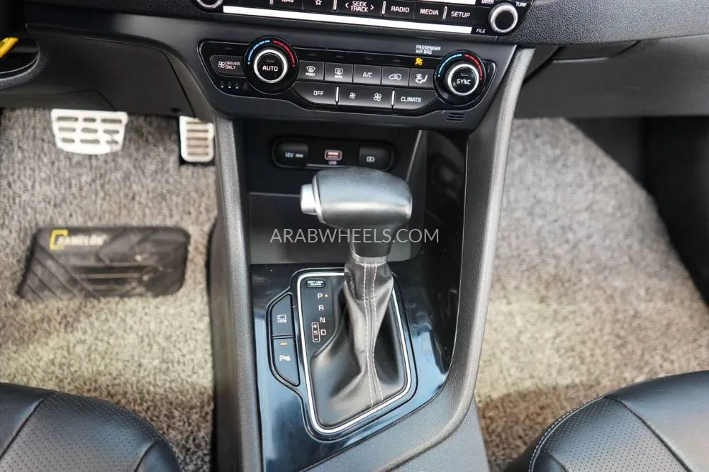 Kia Niro 2020 for Sale in Ajman Image-14