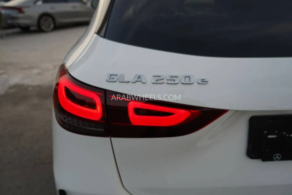 مرسيدس بنز GLA 2023 for Sale in عجمان Image-7