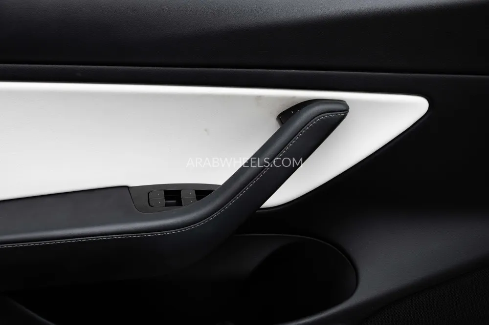 Tesla Model 3 2020 for Sale in Dubai Image-11