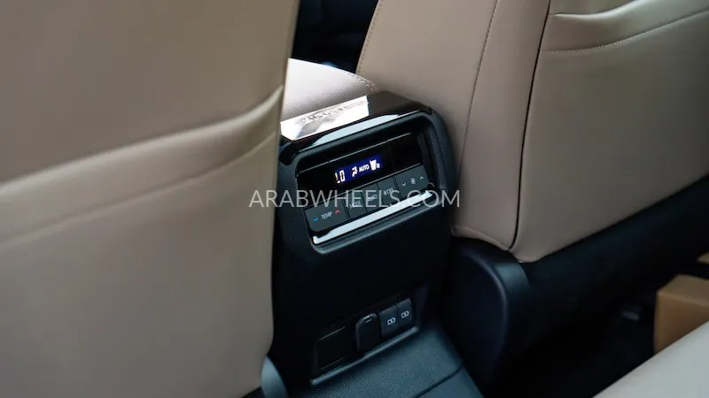 تويوتا لاند كروزر برادو 2024 for Sale in دبي Image-15