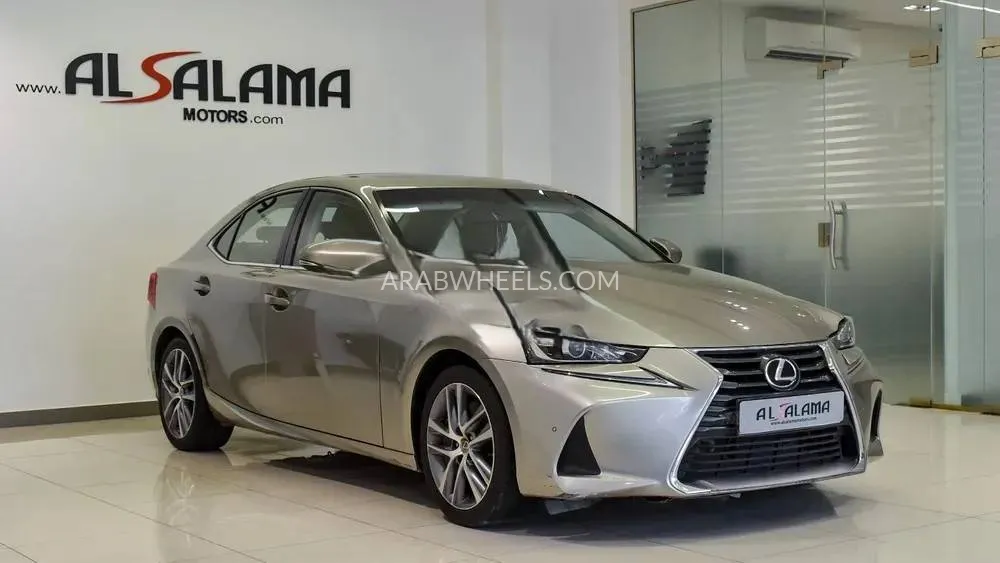لكزس IS 2018 for Sale in دبي Image-2