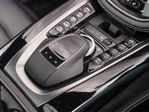 أستون مارتن DBX الداخلية 