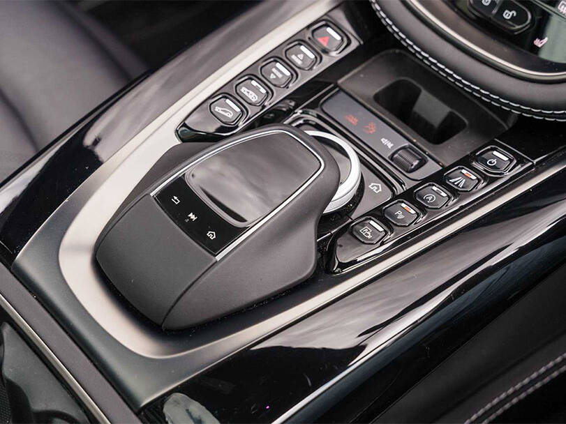 Aston Martin DBX 2025 Interior 