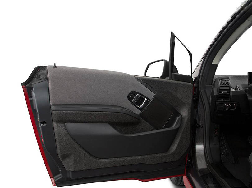 بي إم دبليو i3 2025 صور، واستكشاف 16 صور داخلية وخارجية Image-12