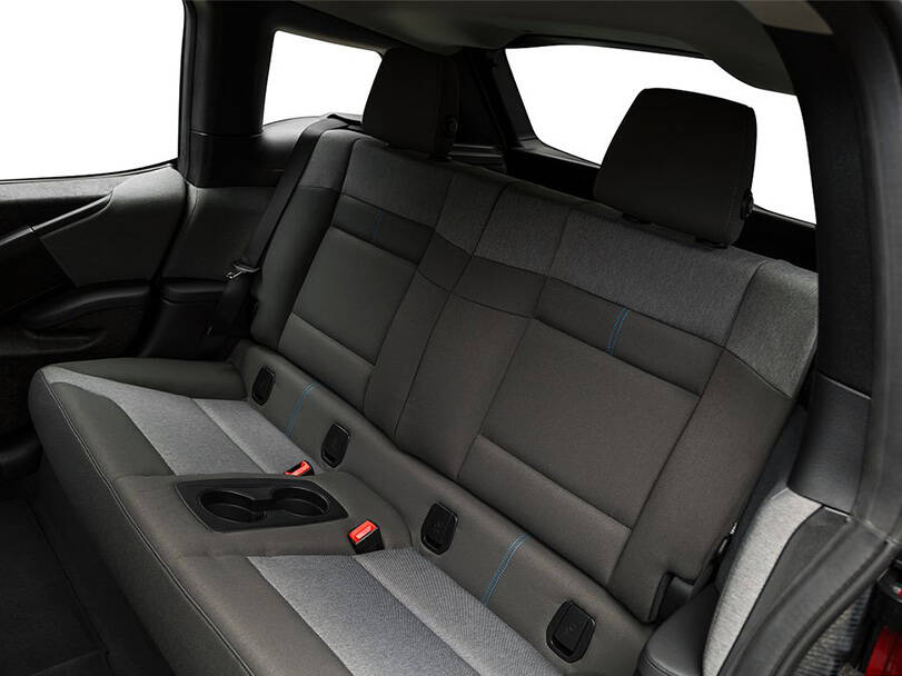 بي إم دبليو i3 2025 صور، واستكشاف 16 صور داخلية وخارجية Image-15