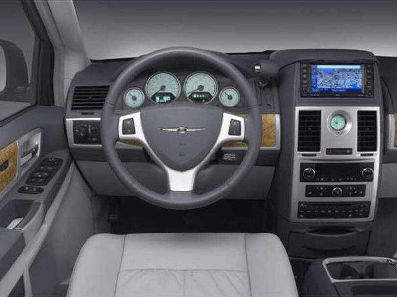 كرايسلر جراند فوييجر الداخلية 