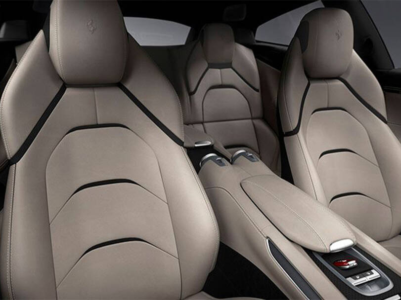 فيراري GTC4 لوسّو الداخلية 