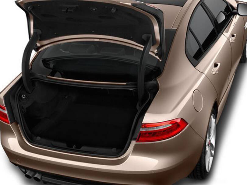 جاجوار XE الداخلية 