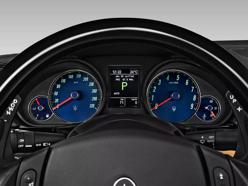 مازيراتي جران كابريو الجيل الأول (M145) الداخلية 