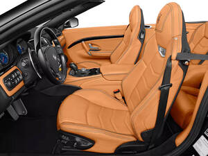 مازيراتي جران كابريو الداخلية 