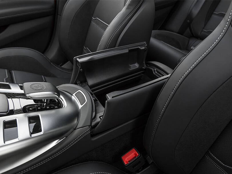 مرسيدس بنز AMG جي تي الجيل الأول (C190) الداخلية 