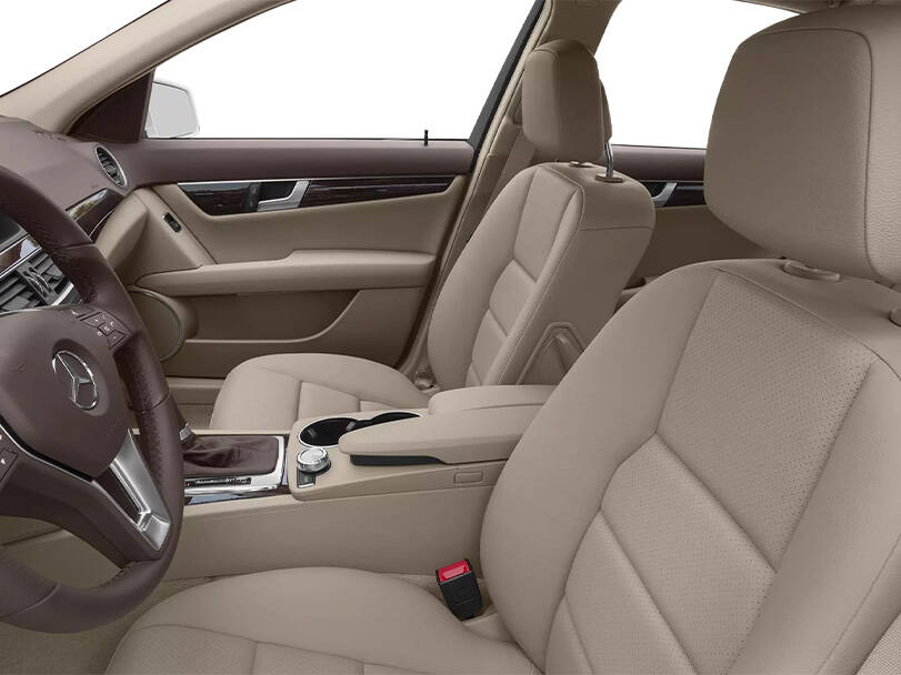 مرسيدس بنز كلاس C الجيل الثالث (W204) الداخلية 