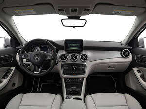 مرسيدس بنز GLA الداخلية 