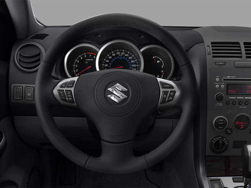 سوزوكي فيتارا الجيل الرابع (LY) الداخلية 