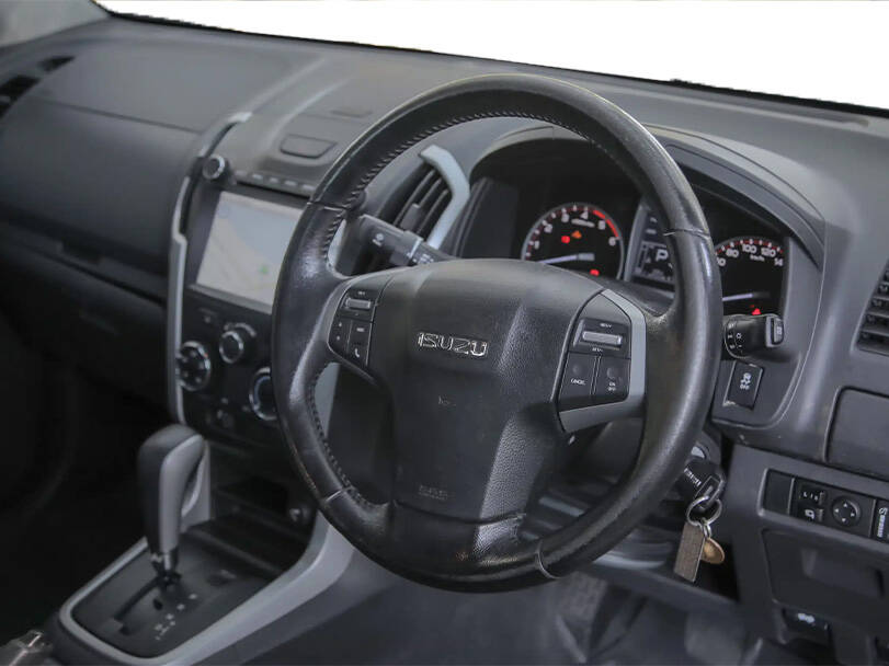 Isuzu DMax 2nd (RT) Generation Interior 