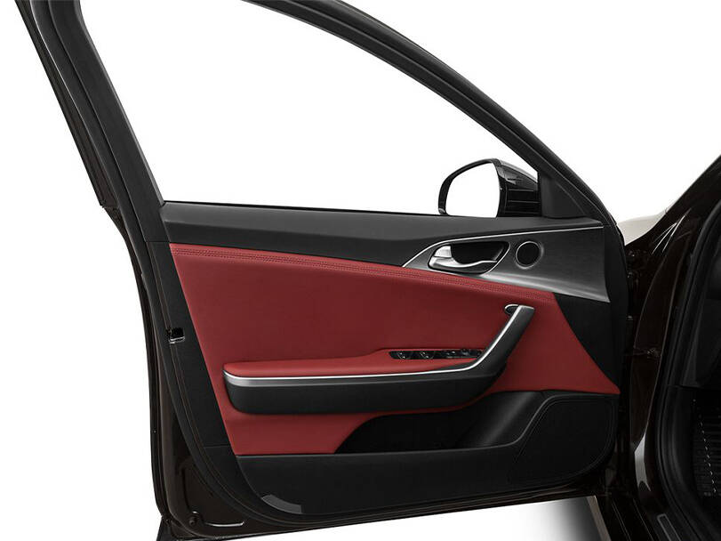 كيا ستينجر الداخلية 