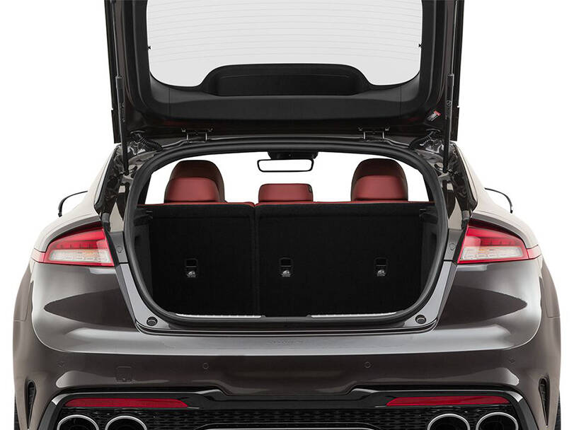 كيا ستينجر الداخلية 