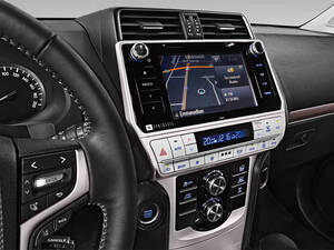 تويوتا لاند كروزر برادو الداخلية 