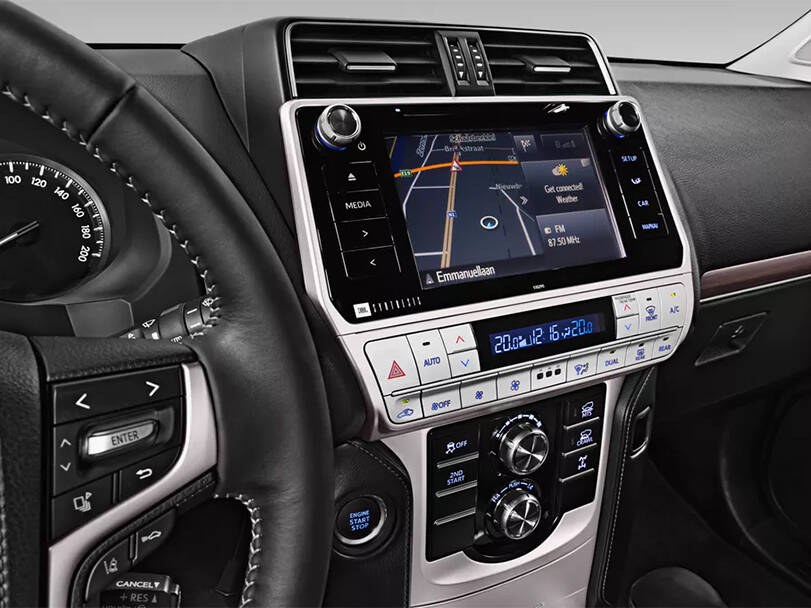 تويوتا لاند كروزر برادو الداخلية 