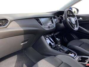 أوبل جراندلاند X الداخلية 