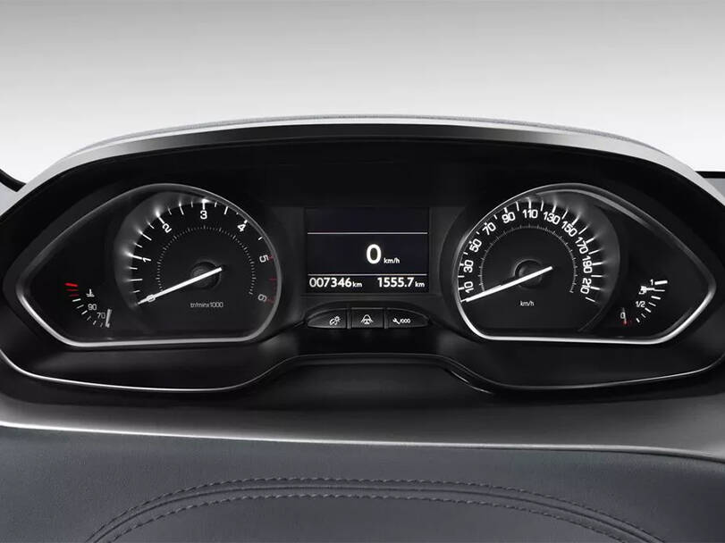 بيجو 208 الجيل الأول (A94) الداخلية 