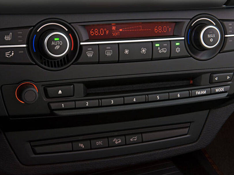 بي إم دبليو X5 الجيل الثاني (E70) الداخلية 