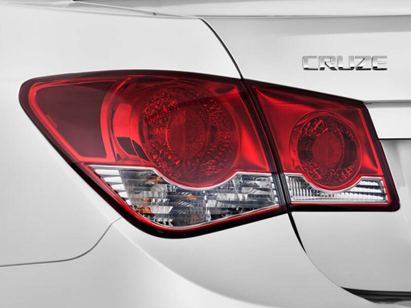 شيفروليه كروز الجيل الأول (J300) صور داخلية وخارجية Image-2