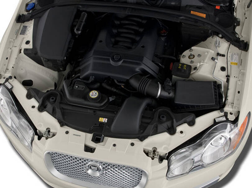 Jaguar XF 1st (X250) Generation Pictures: Explore 23 Images of Interior and Exterior Image-10